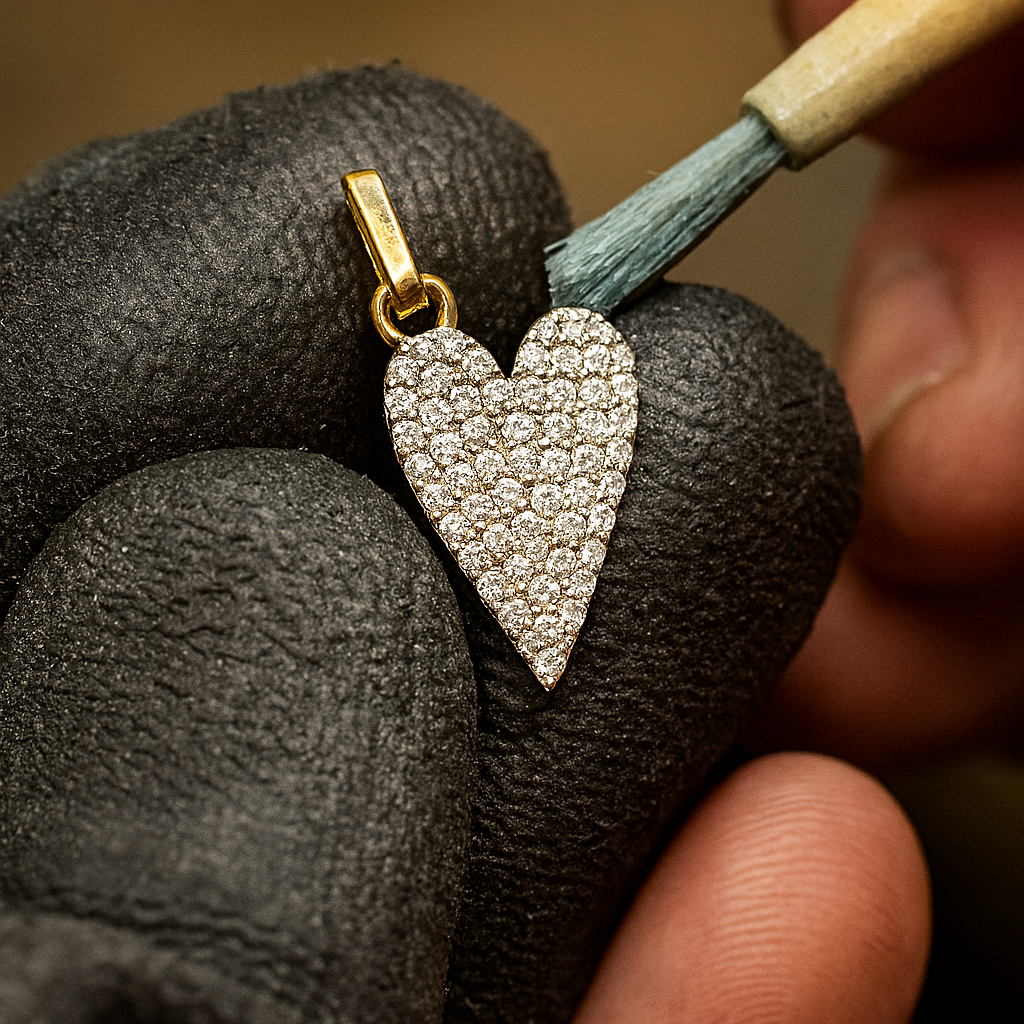 ciondolo cuore con zirconi argento artigianale.