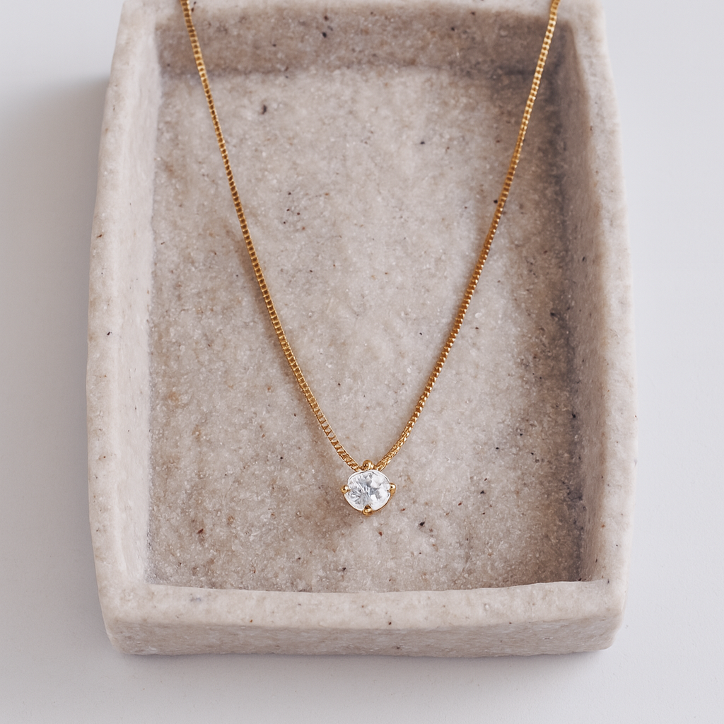 catenina punto luce su marmo