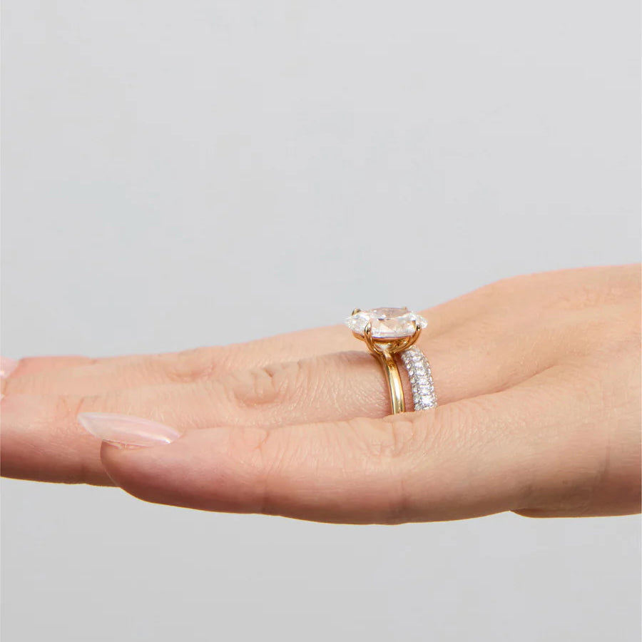 anello pavé indossato