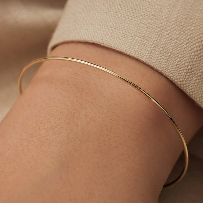 bracciale sottile 9k indossato dorato