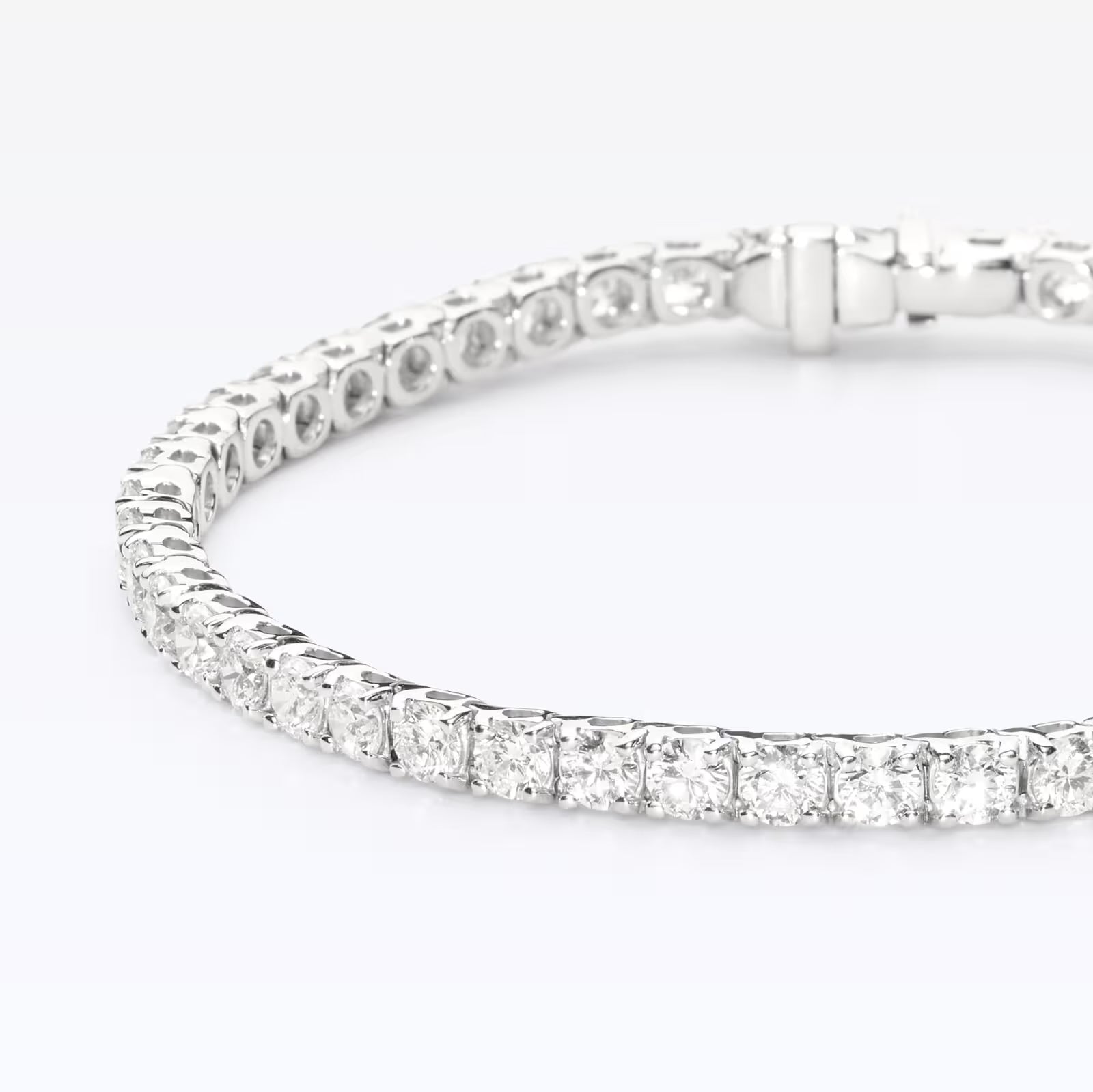 dettagli del bracciale tennis in argento 925 e zirconi