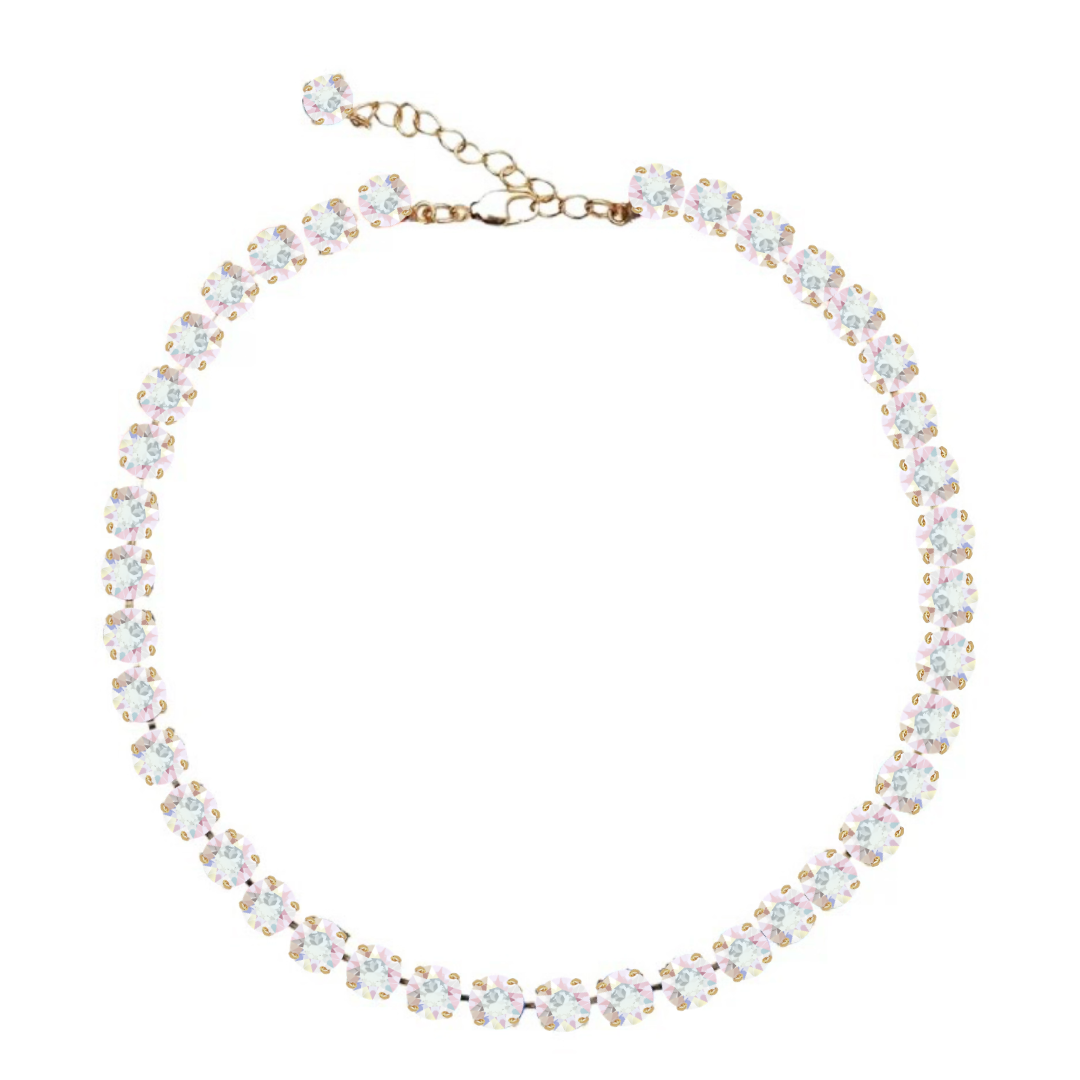 collana con cristalli luminosi e dettagli oro