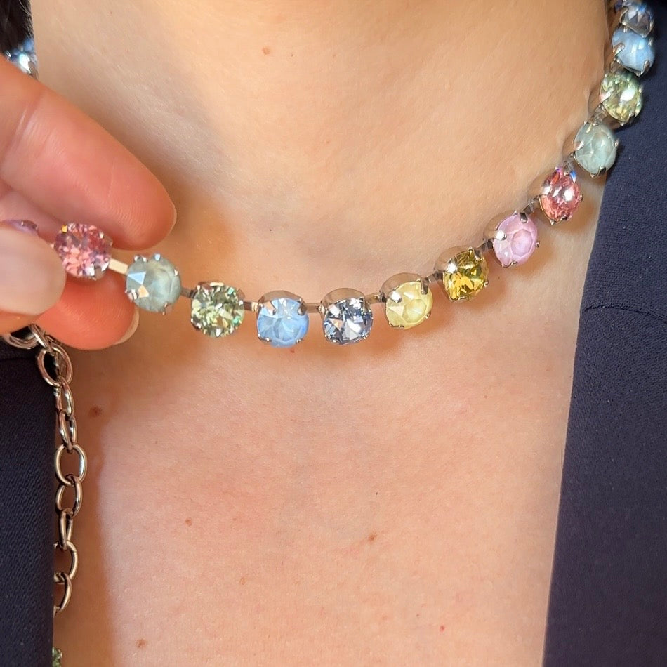 collana estiva con cristalli in dettaglio