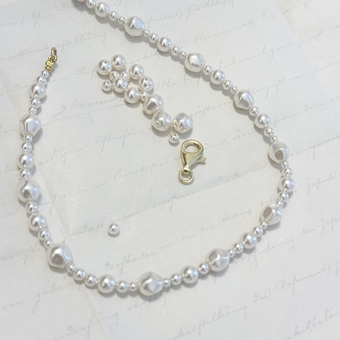 collana di perle barocche con moschettone oro