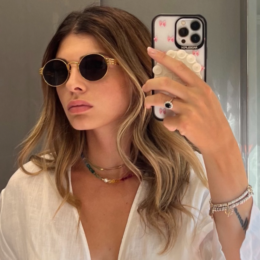 collana con perline colorate indossata