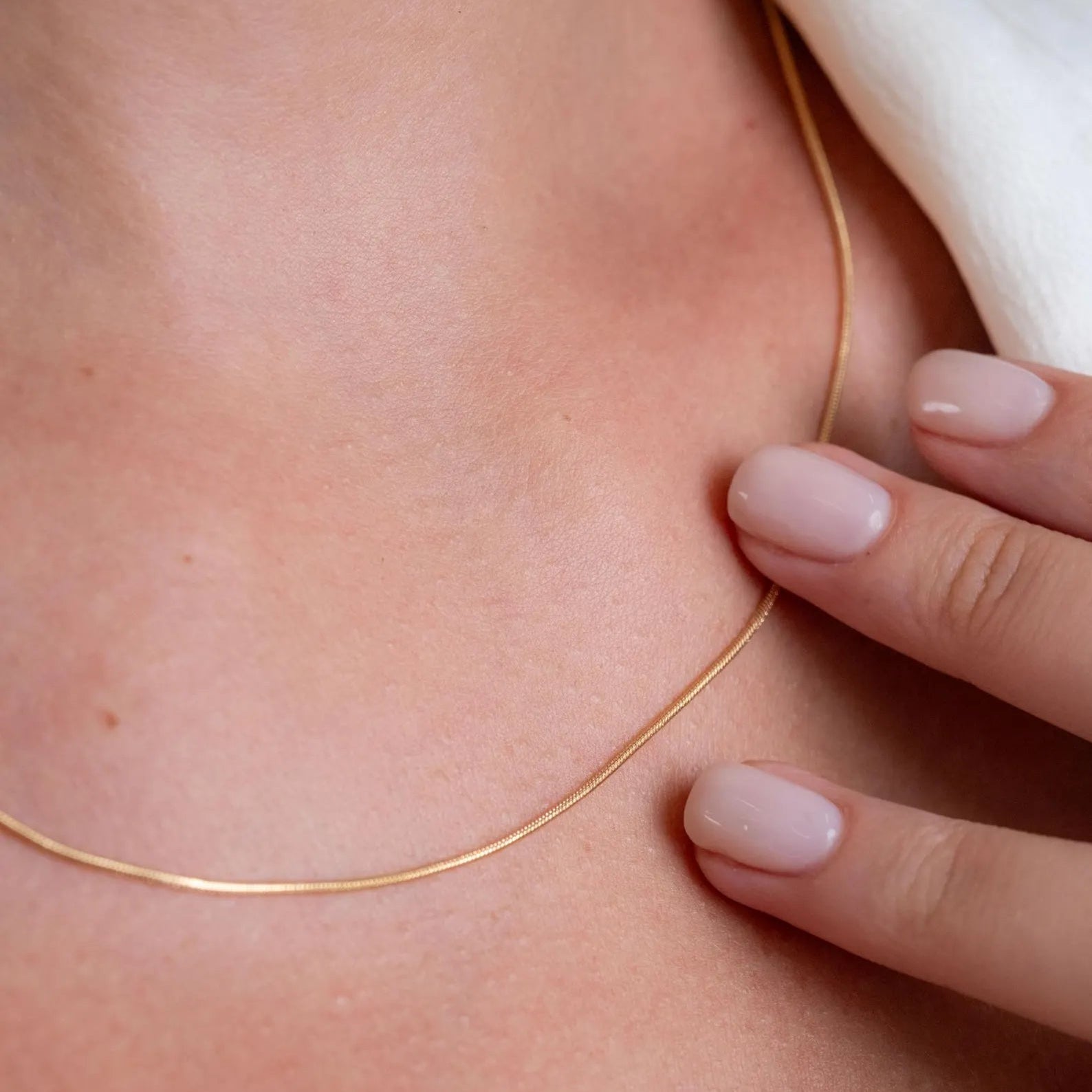 collana sottile rigida oro in argento 925