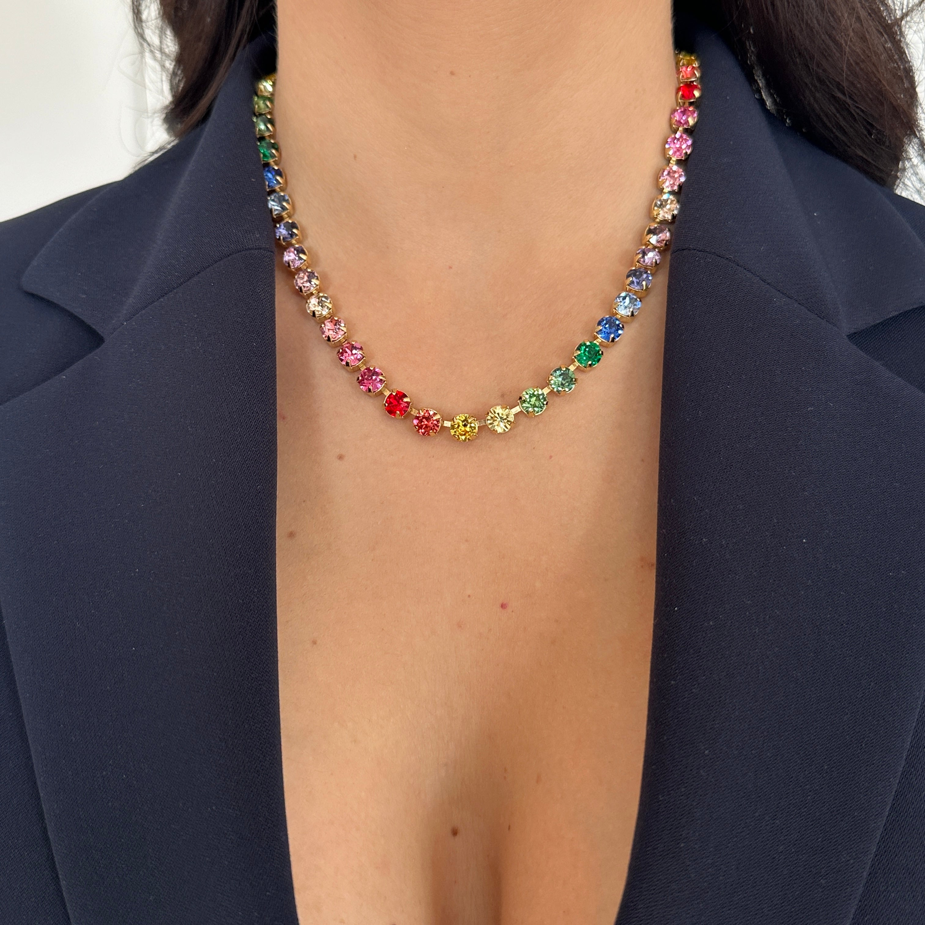 collana tennis arcobaleno variante sottile indossata