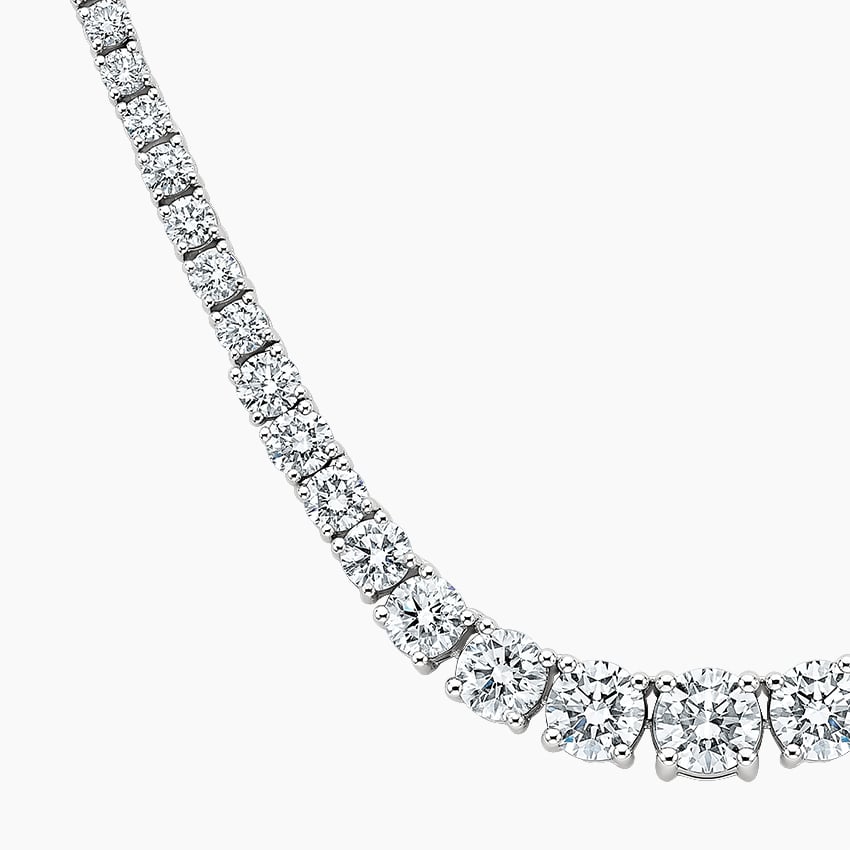 dettaglio della collana tennis degradé con swarovski