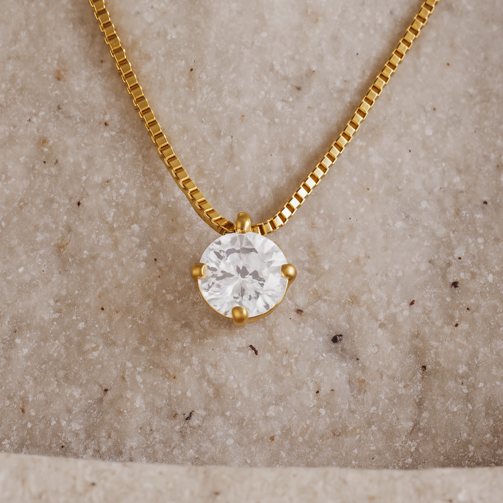 dettagli catenina punto luce oro