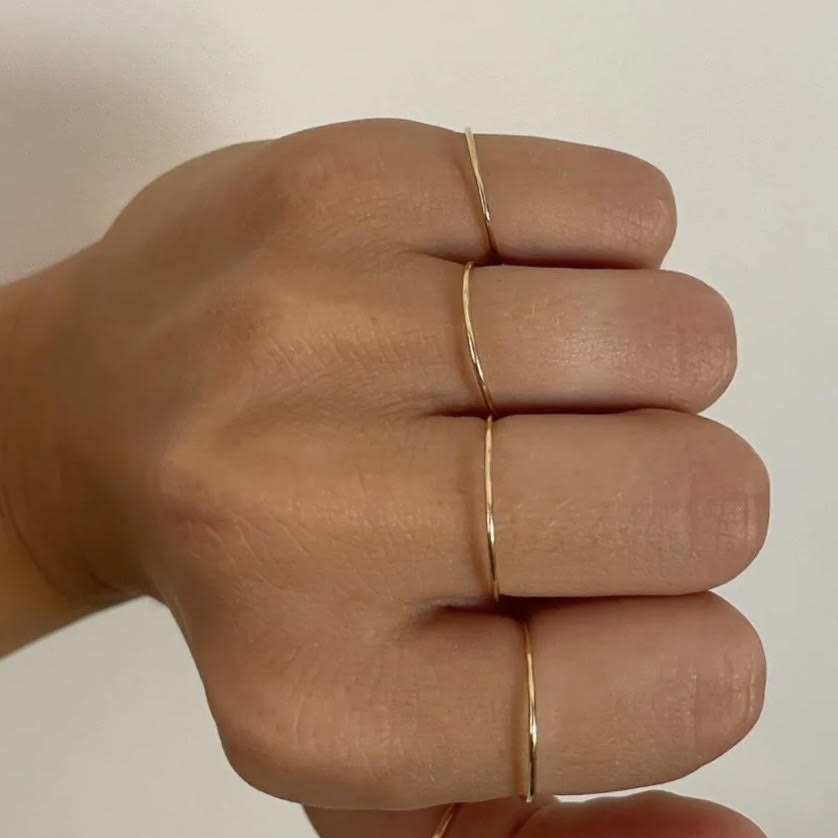 fedina sottile oro 9k indossata