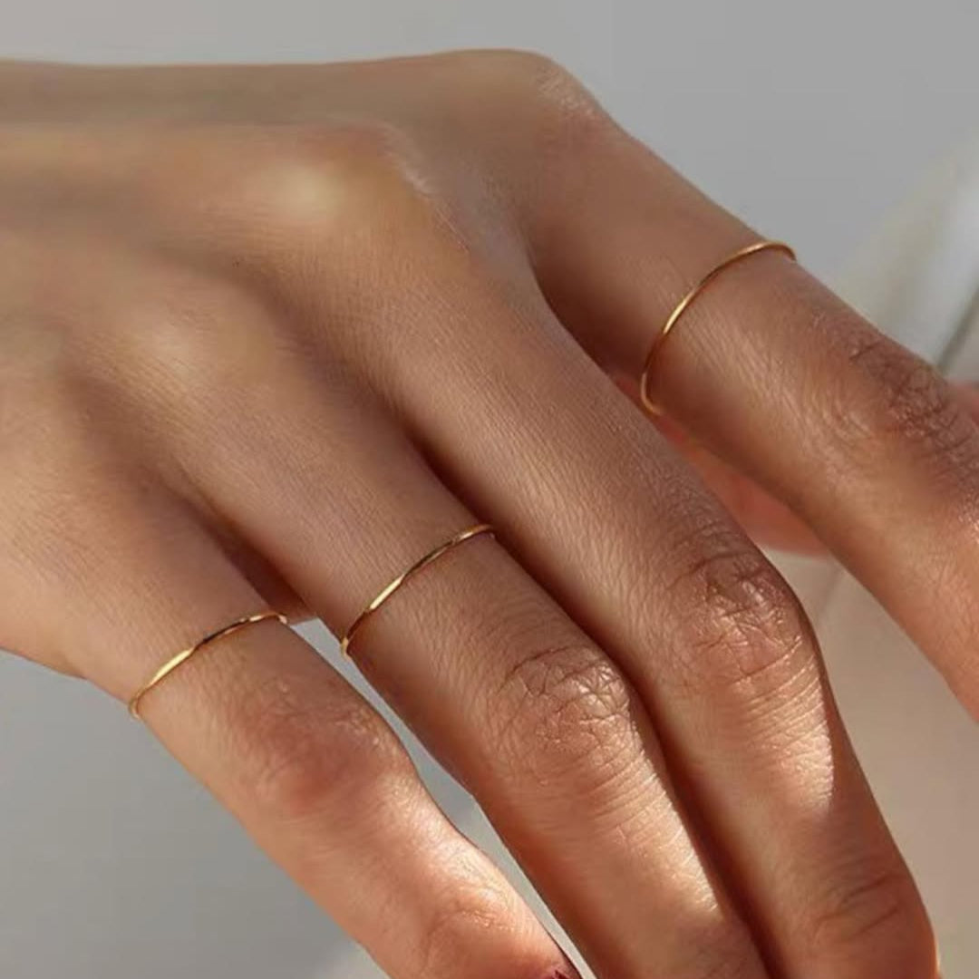 ferma anello in oro 9k indossato