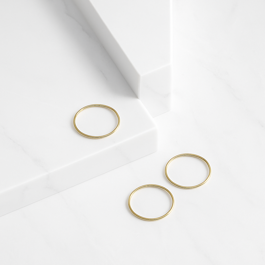 ferma anello sottile in oro 9k