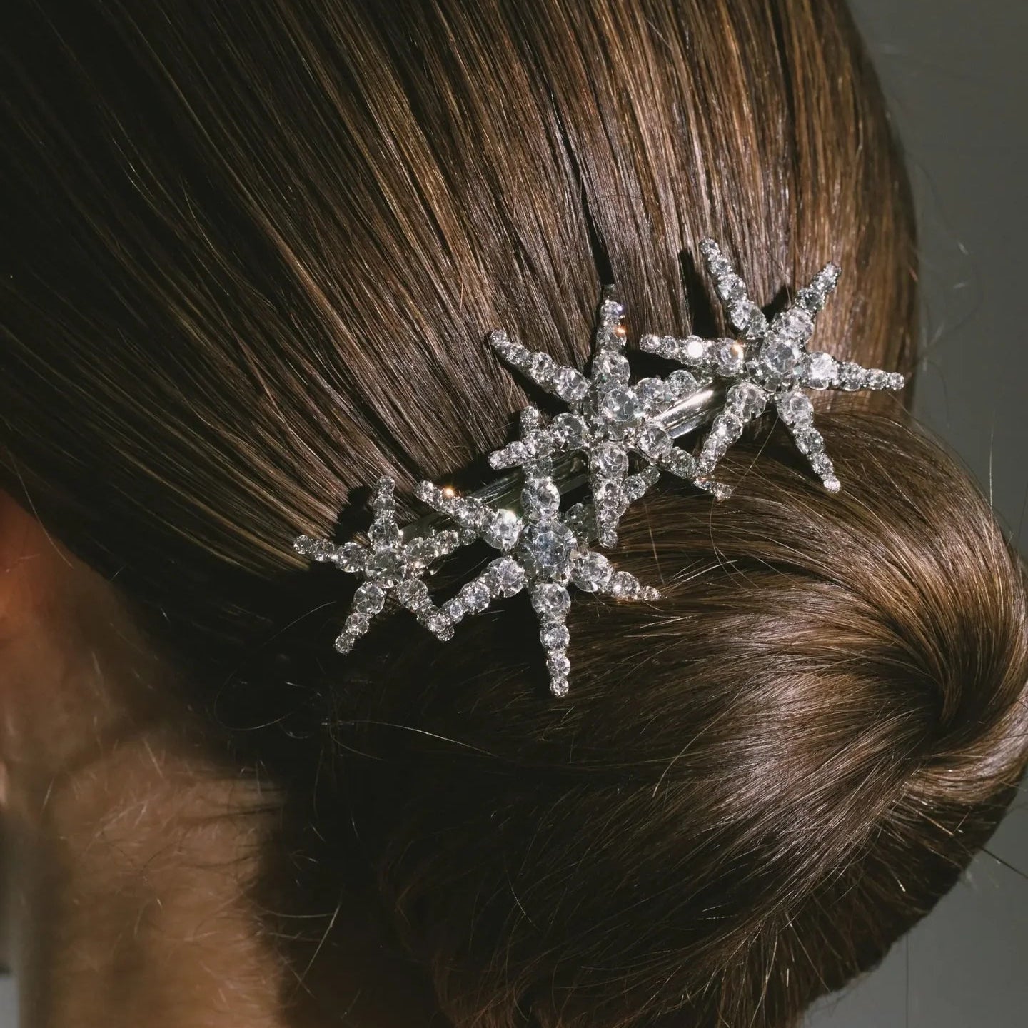 fermaglio stelle swarovski indossato