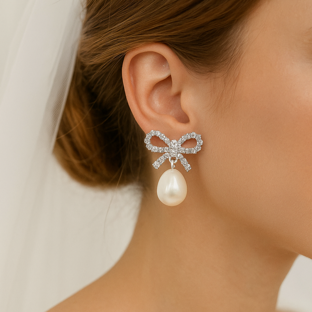 orecchini fiocco swarovski con perla barocca indossati sposa