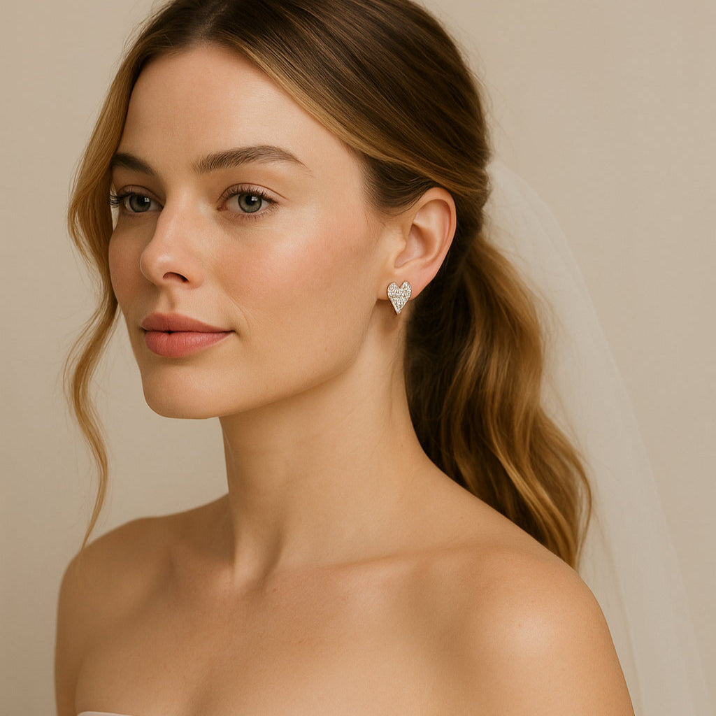 orecchini cuore indossati