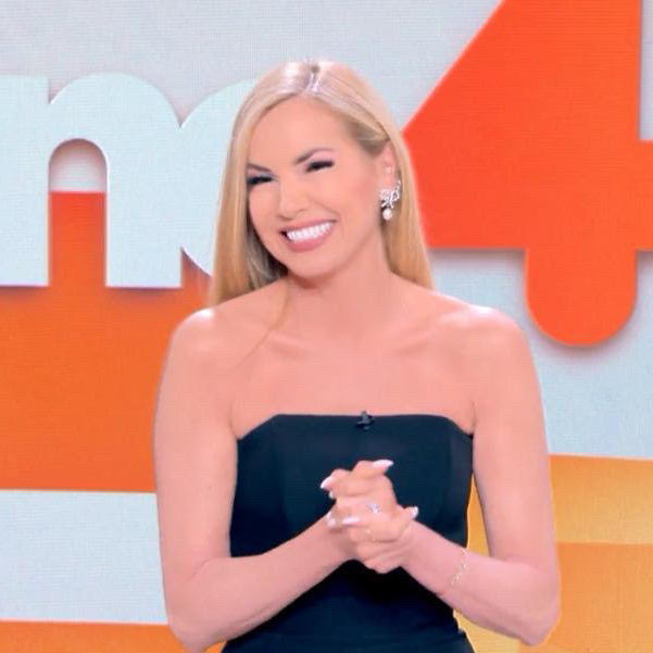 orecchini a forma di fiocco con perla barocca color argento indossati da federica panicucci