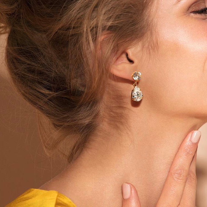 orecchini goccia pendente indossati