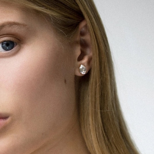 orecchini da sposa con goccia luminosa swarovski per sposa minimal