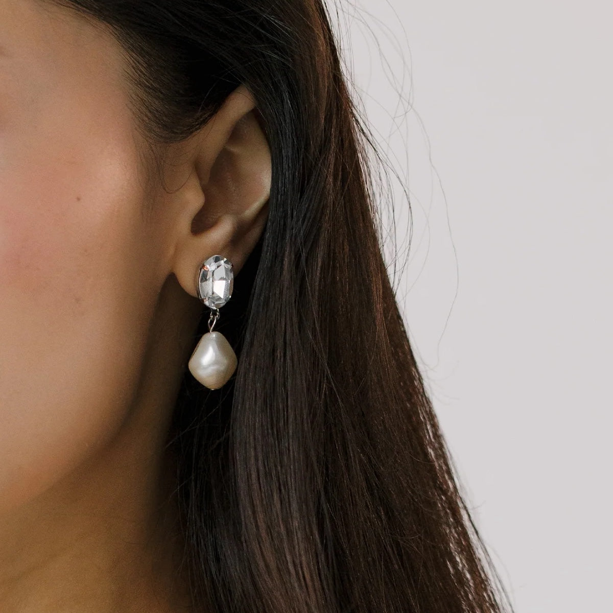 orecchini da sposa con swarovski ovale e perla barocca pendente