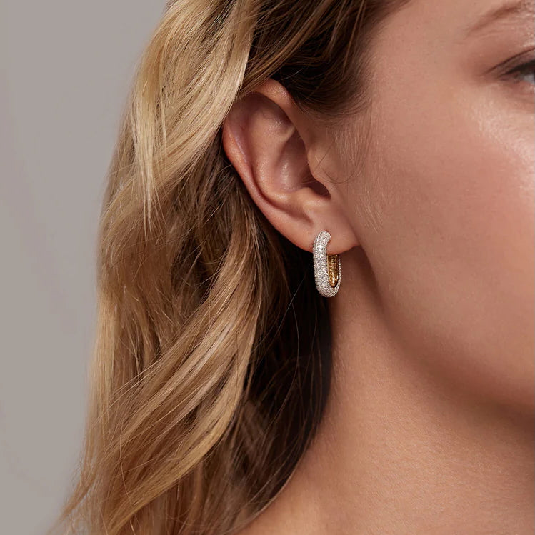 orecchini catena ovale indossati in argento 925 e zirconi