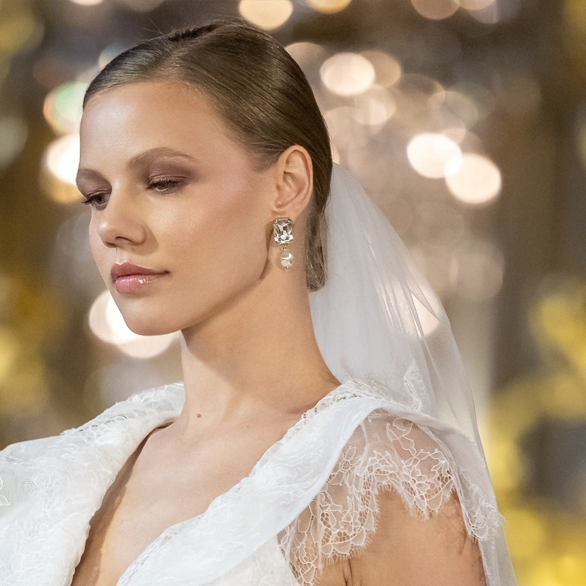orecchini da sposa con pietra luminosa e pietra barocca pendente