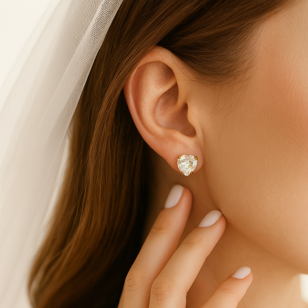 orecchini da sposa a lobo cuore swarovski indossati