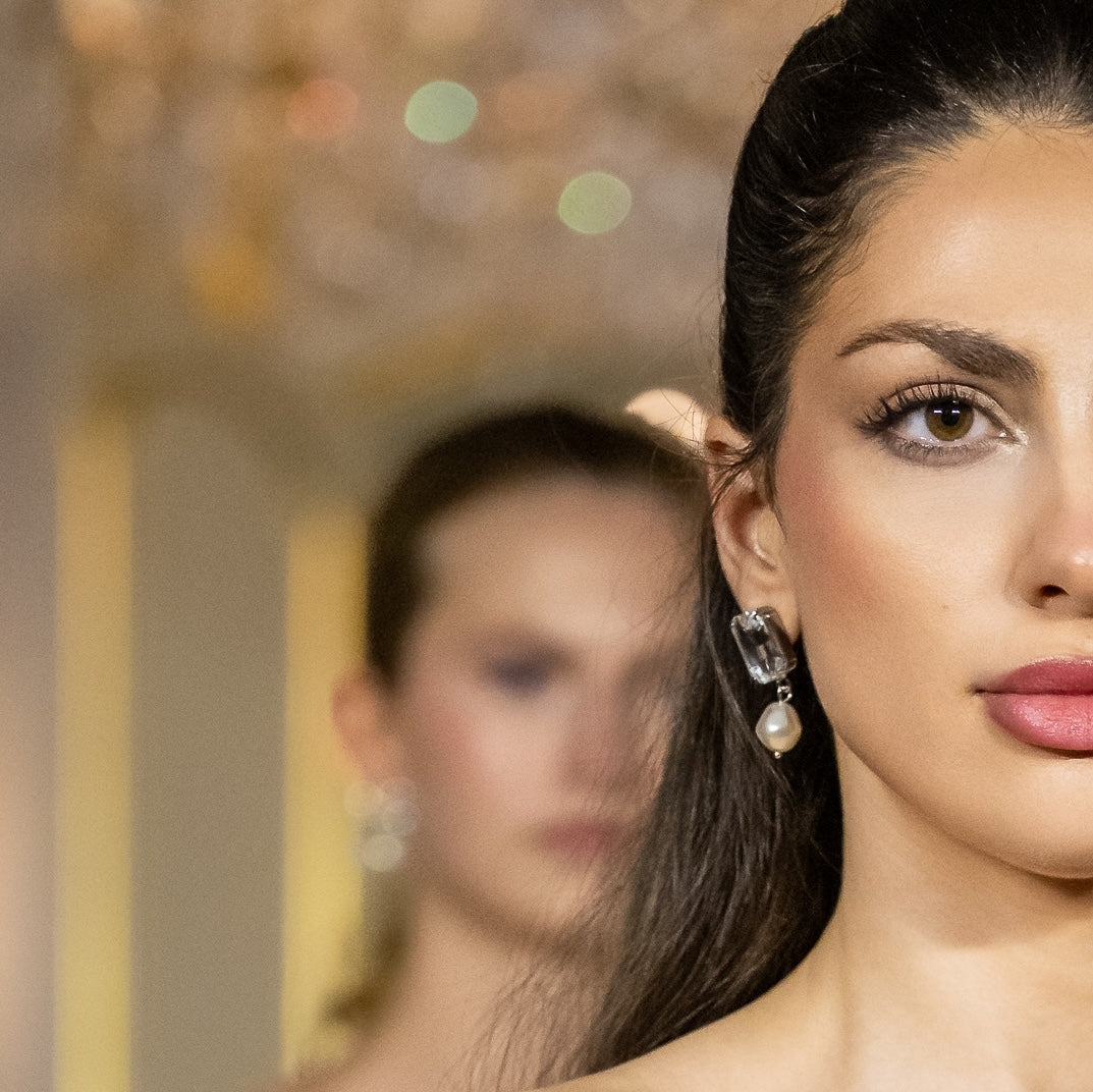 orecchini luminosi e geometrici con perla