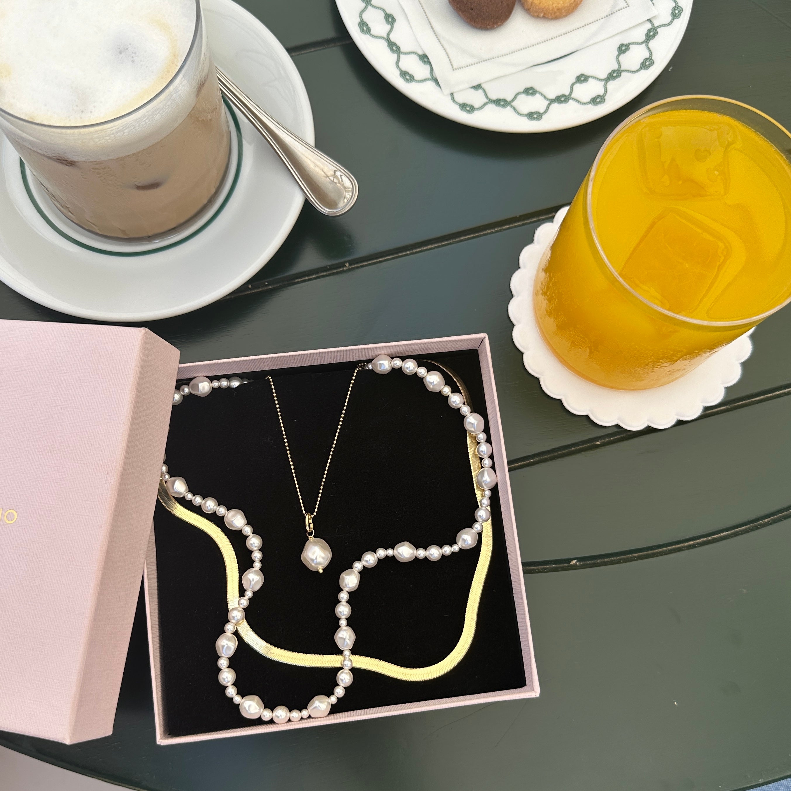 set di collane perle e oro