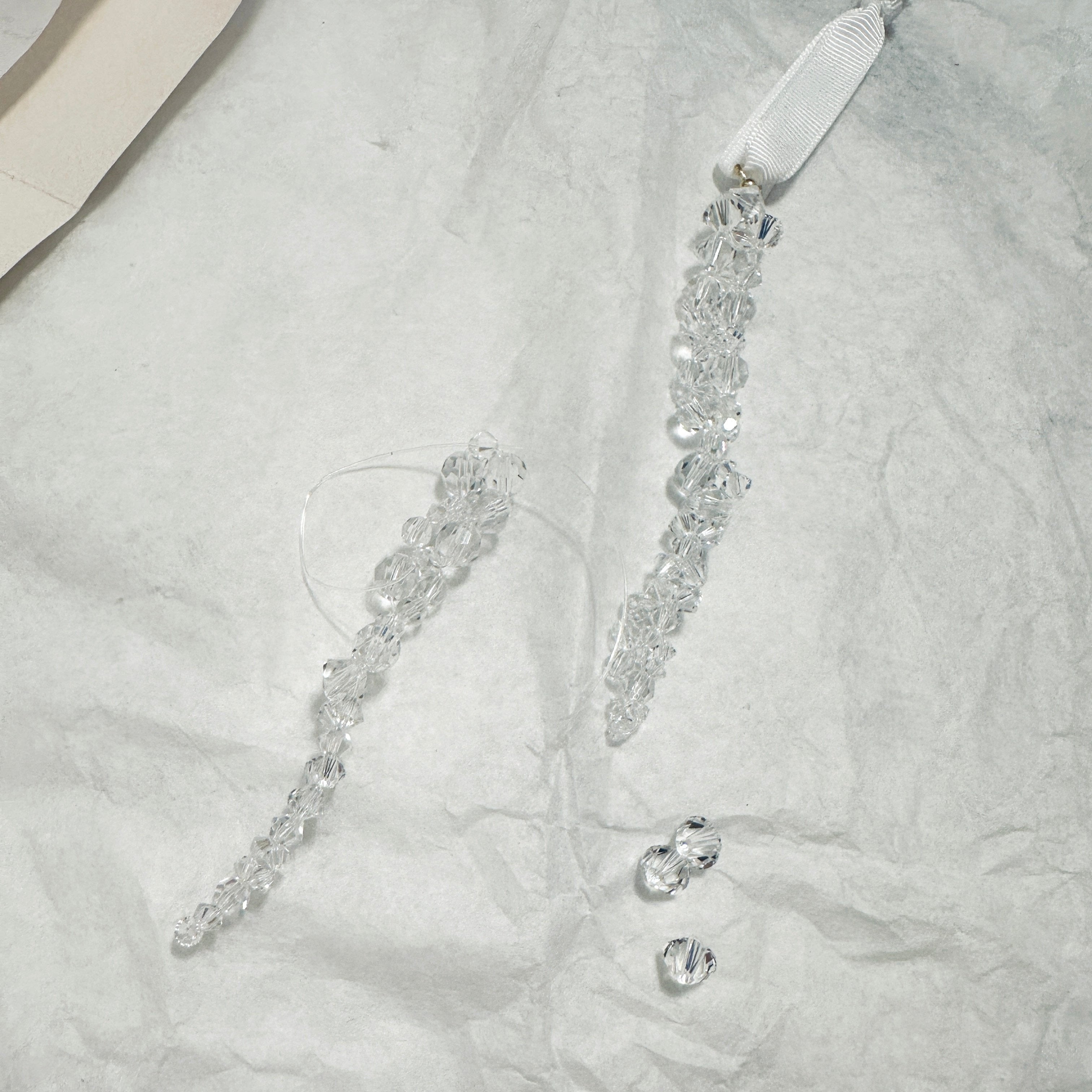 cristalli di ghiaccio con swarovki realizzati a mano con tecnica embroidery