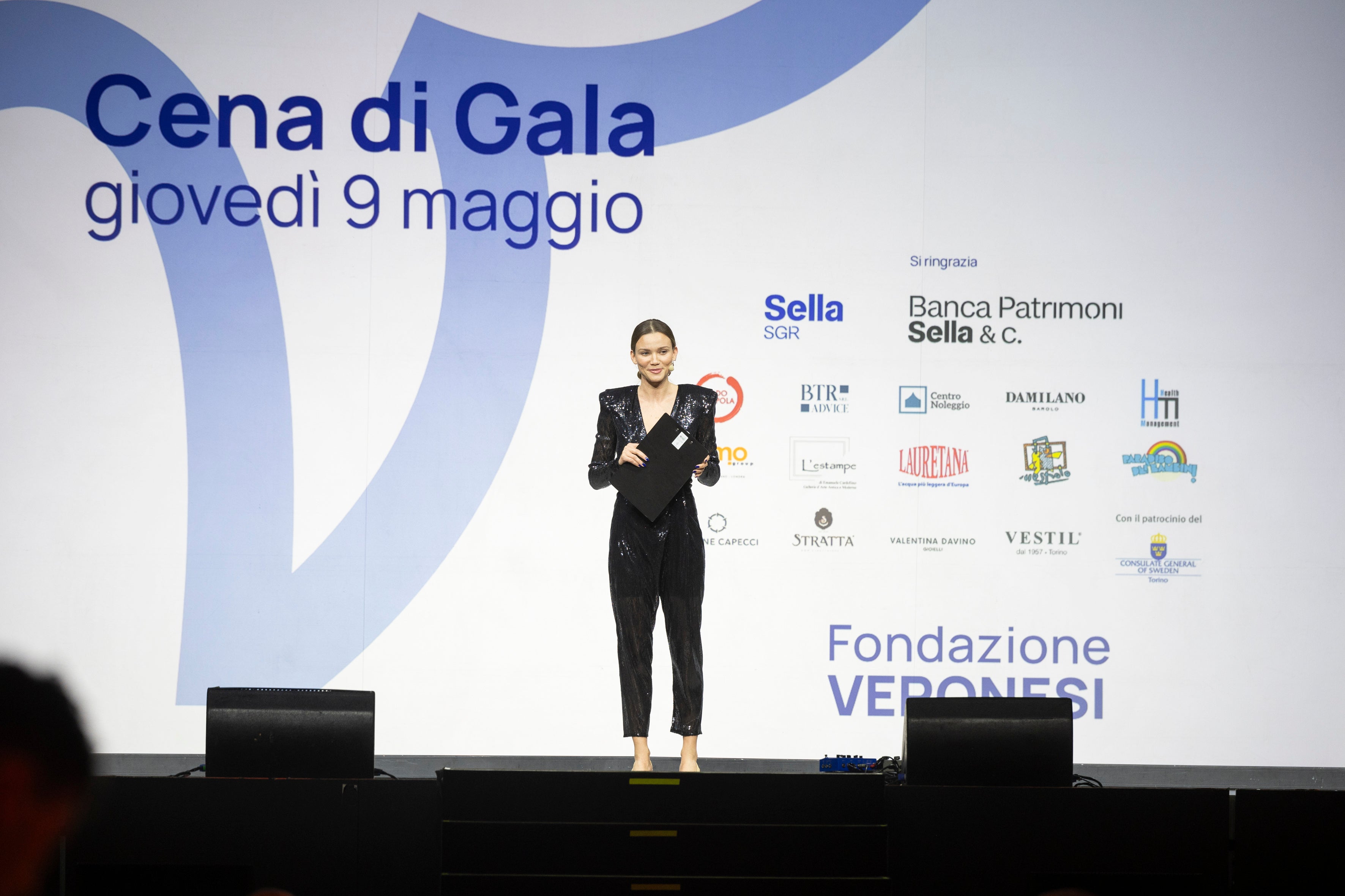 gioielli che sostengono ricerca