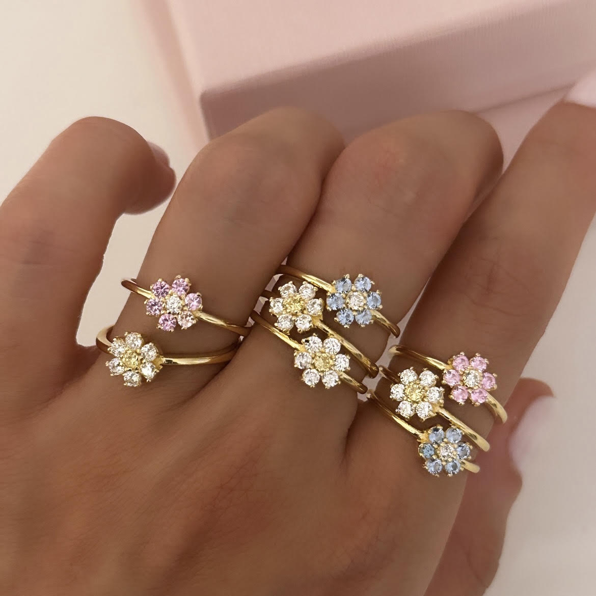 anelli con margherite di zirconi colori pastello in argento 925