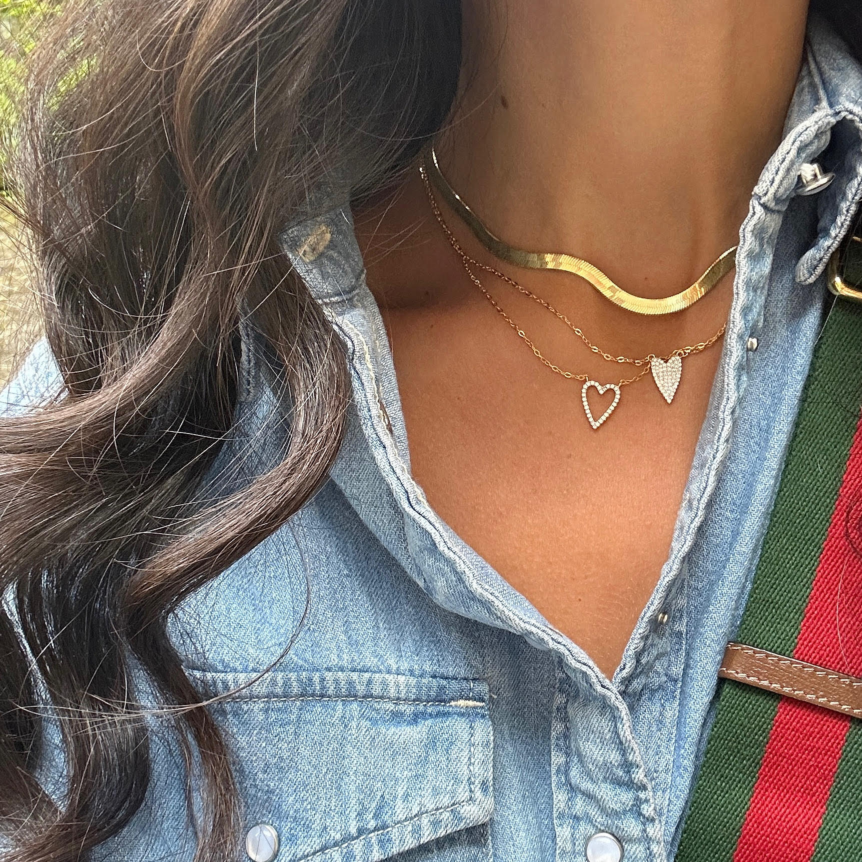 anello con cuore allungato tempestato di zirconi