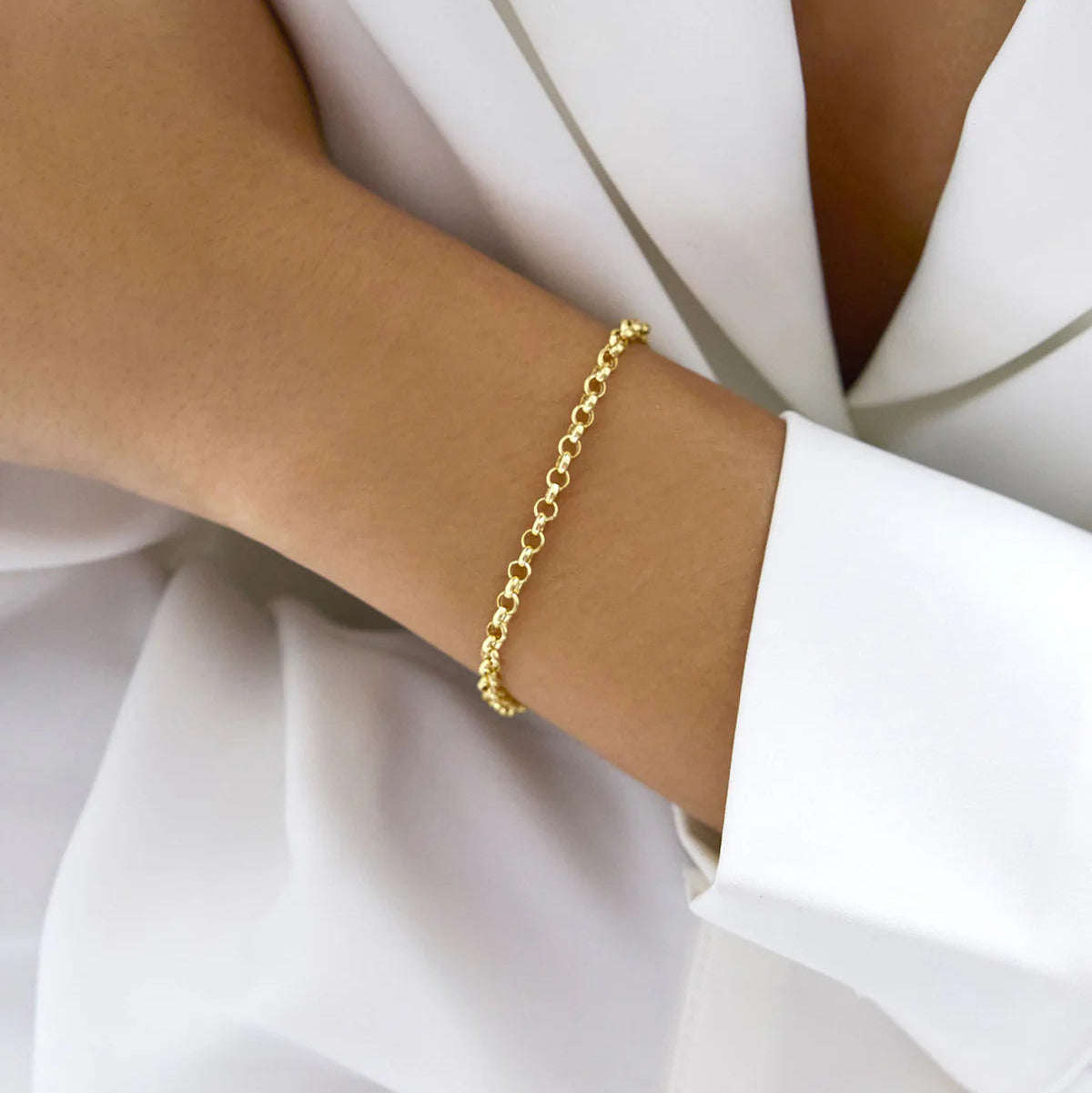 bracciale catena oro in argento 925 indossato