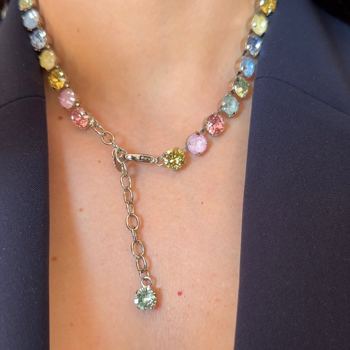 chiusura con gancio argento della collana estate