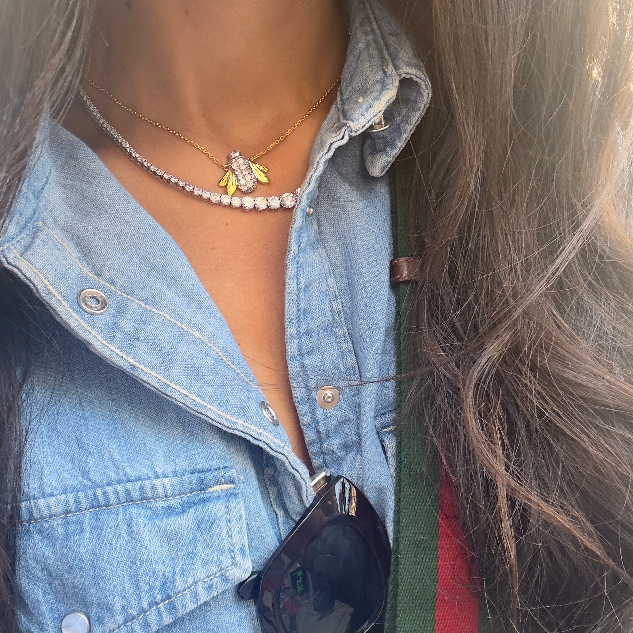 collana dorata a forma di ape in argento 925