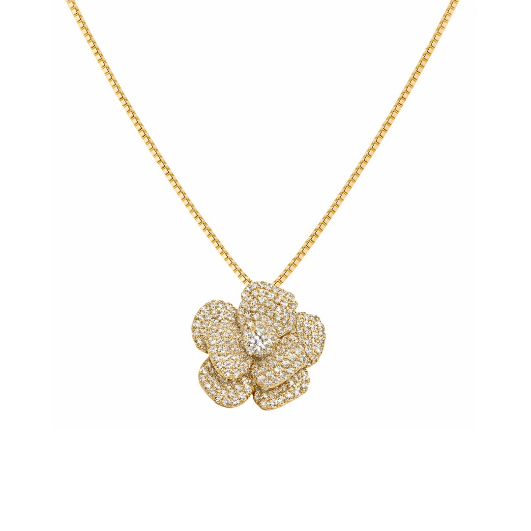 collana con ciondolo del fiore camelia in versione oro