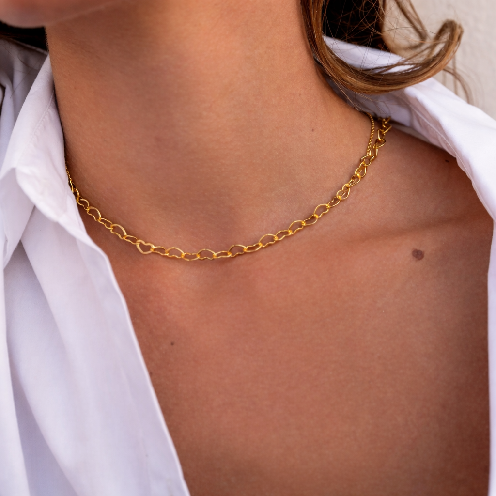 collana catenina cuori indossata dorata in argento 925