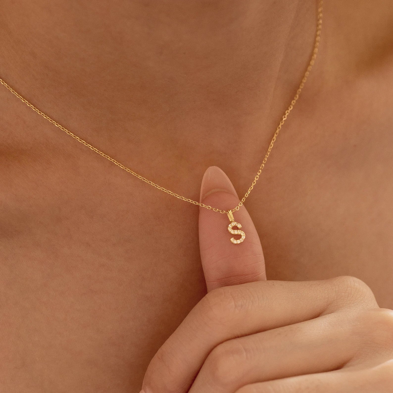 Collana Iniziale Con Zirconi Cubici 5A – Ciondolo Lettera In Argento 925 Su Catena 40+5 Cm