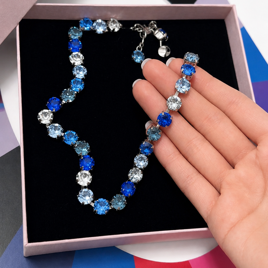 collana inverno con cristalli blu in dettaglio nella scatola