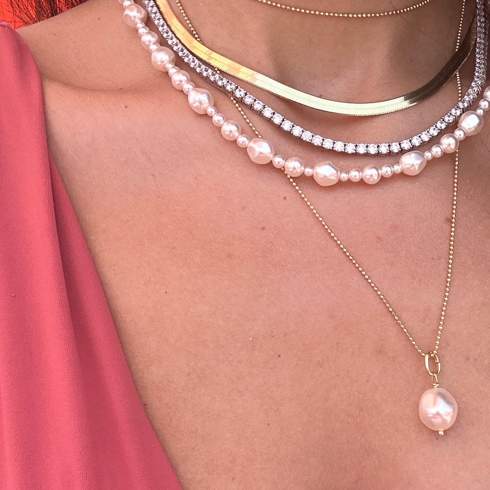 collane di perle indossate 