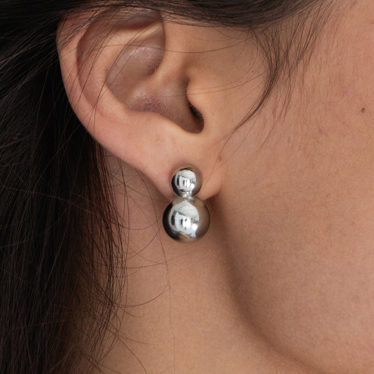 orecchini bolle argento indossate
