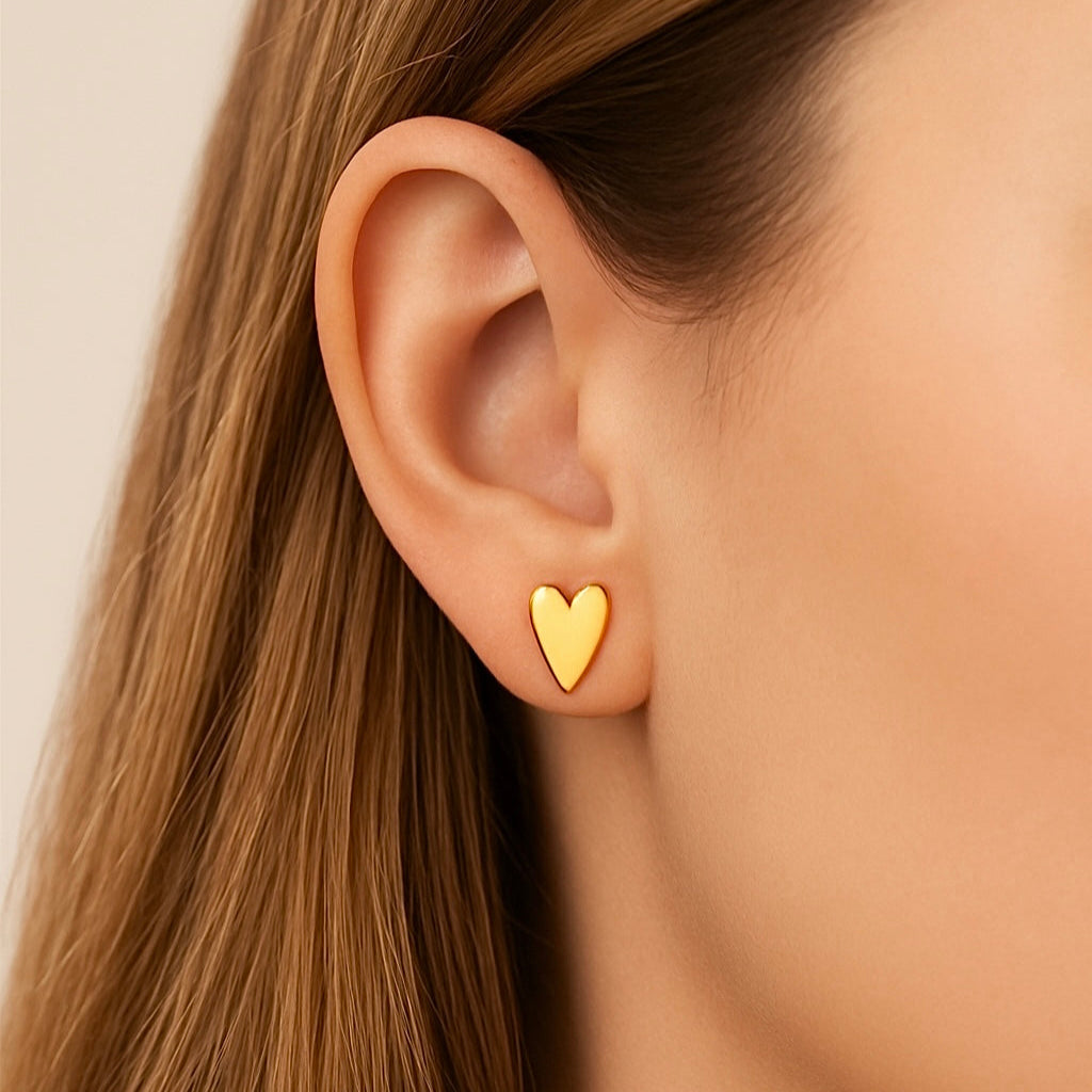 orecchini cuore allungato indossati