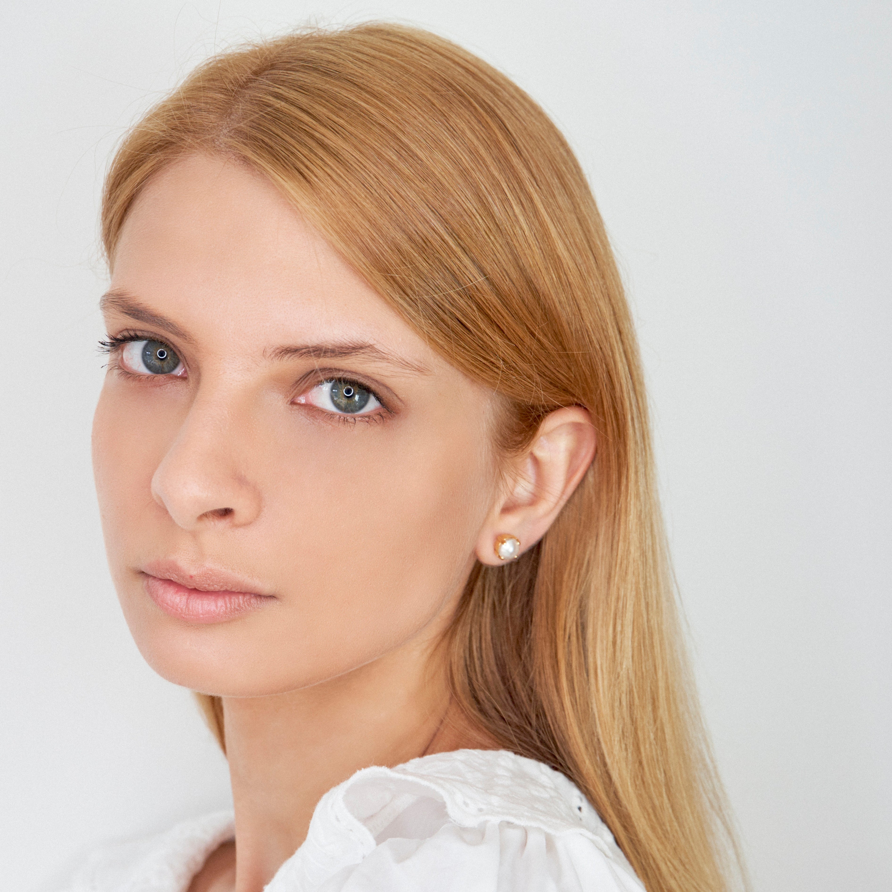 orecchini perle oro indossati