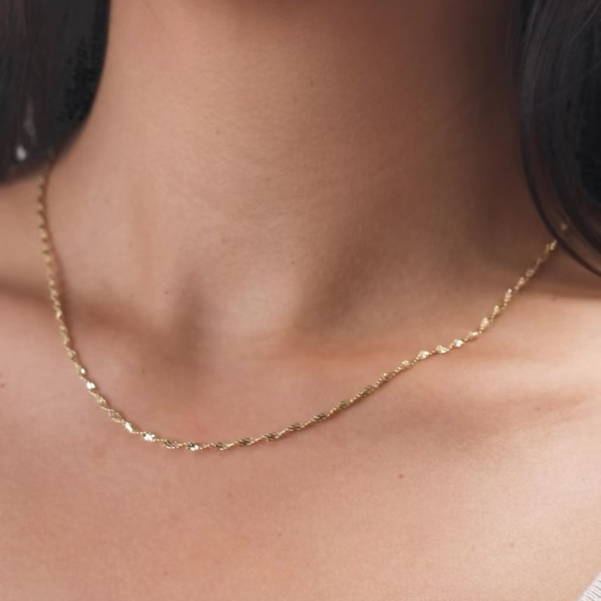 catenina oro maglia dorica indossata