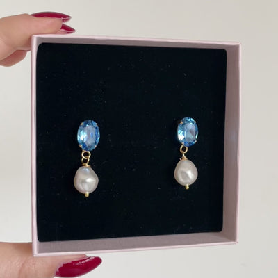 orecchini con pietra austriaca azzurra centrale e perla barocca irregolare pendente con rifiniture oro 