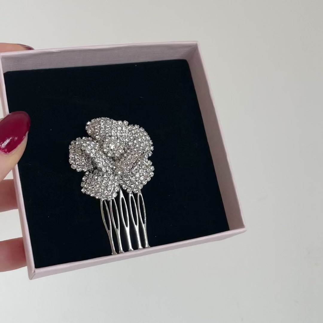 pettine per capelli a forma di camelia in argento con swarovski