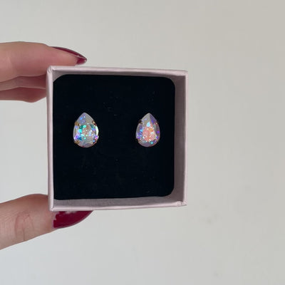 orecchini a lobo a forma di goccia realizzati con cristalli austriaci 