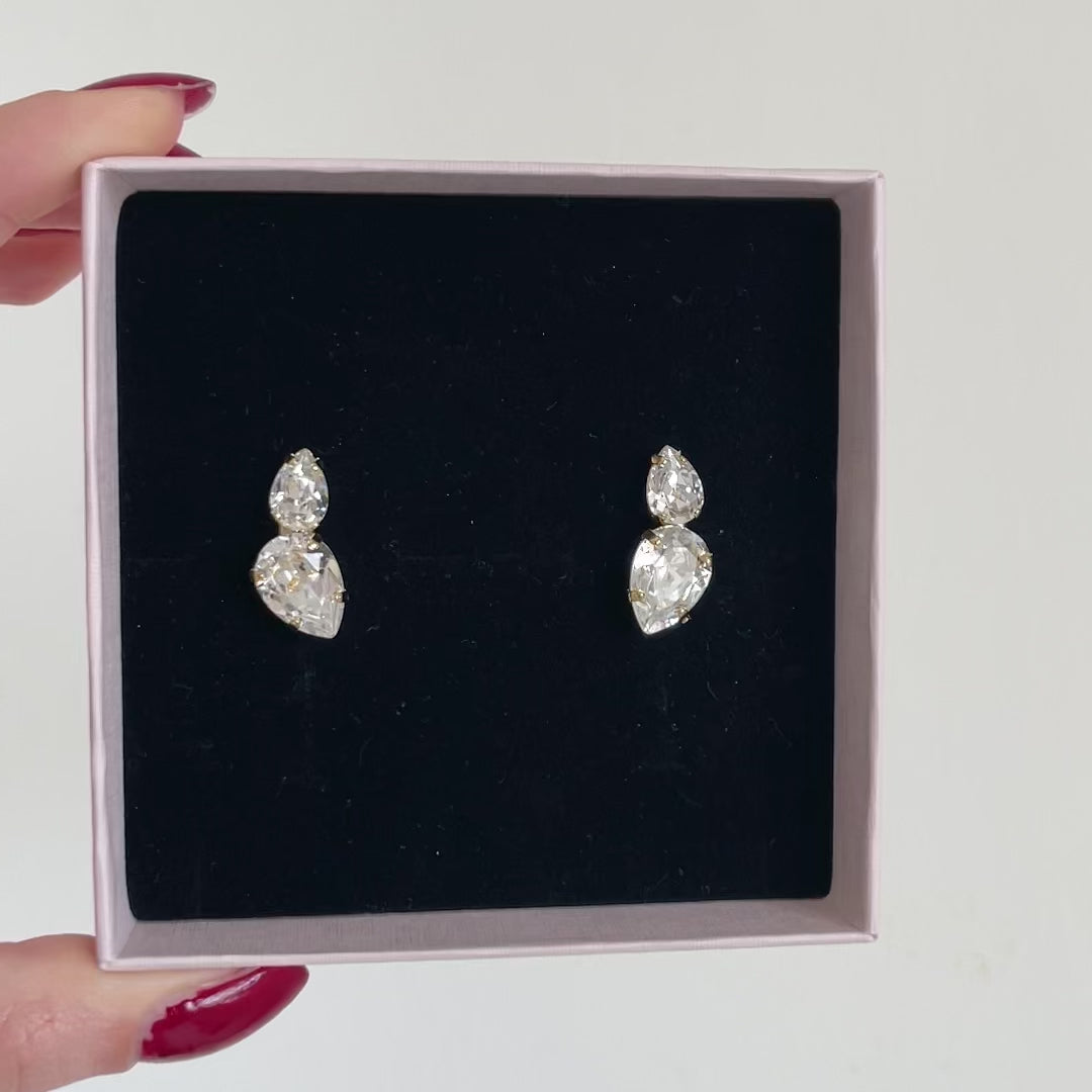 orecchini a gocce simmetriche realizzati con cristalli swarovski e rifiniture oro