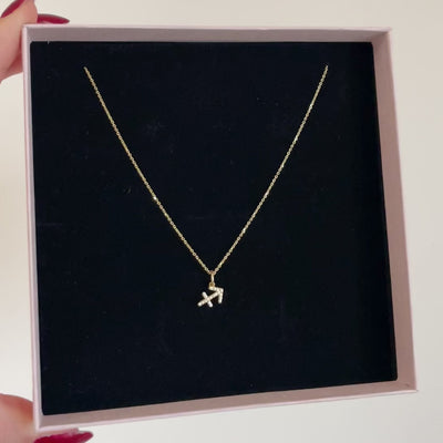 collana con pendente del segno zodiacale in zirconi e rifiniture placcate oro