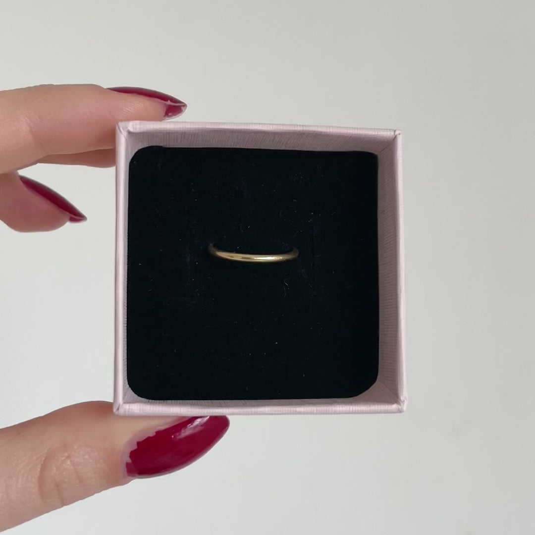 ferma anello semplice in oro liscio sottile e minimal 